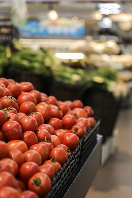 光影里的豐收 西紅柿的超市之旅與農(nóng)副產(chǎn)品收購(gòu)攝影
